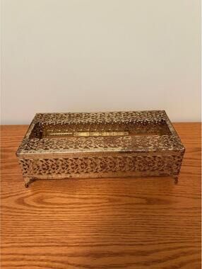 R49. Vtg Mid Century Hollywood Regency Gold Filigree Footed Tissue Box Holder